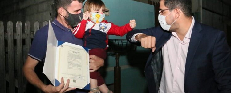 Prefeito de Caraguatatuba entrega Títulos de Regularização Fundiária no Rio do Ouro e Jardim da Serra nesta semana