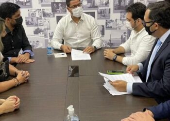 Prefeito de Caraguatatuba recebe nova diretoria da OAB e discute melhorias para classe e cidadãos