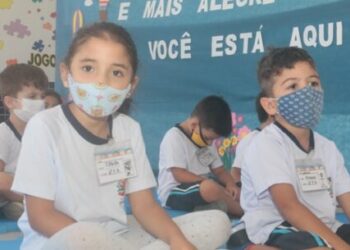 Prefeito de Caraguatatuba acompanha início do ano letivo de 2022 no CEI Severino Vitoriano