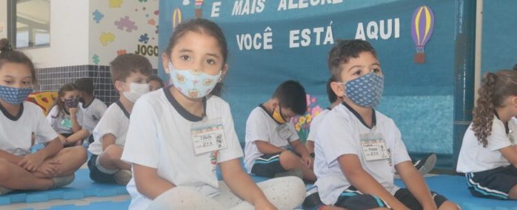 Prefeito de Caraguatatuba acompanha início do ano letivo de 2022 no CEI Severino Vitoriano