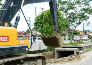 Caraguatatuba continua com obras de recapeamento e drenagem em ruas das regiões sul e central