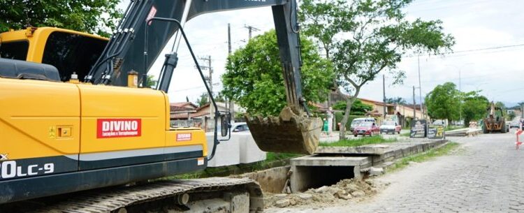 Caraguatatuba continua com obras de recapeamento e drenagem em ruas das regiões sul e central