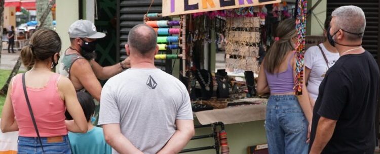 Secretaria de Turismo faz censo para identificar número de artesãos e músicos locais em Caraguatatuba