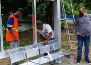 Prefeitura de Caraguatatuba inicia mais uma etapa de instalação de abrigos de pontos de ônibus
