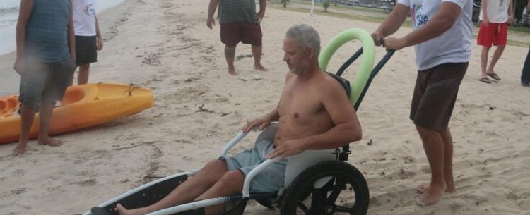 Retorno do programa Praia Para Todos é marcado pela inclusão social e esportiva de autistas e PCDs