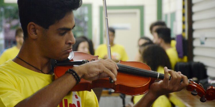 Núcleo do Projeto Guri em Caraguatatuba abre inscrições para 90 vagas