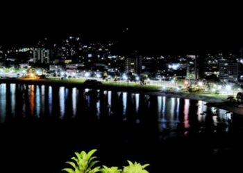 Prefeitura conclui primeira etapa do projeto de modernização da iluminação do canteiro central da Avenida da Praia