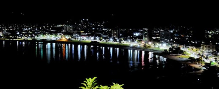 Prefeitura conclui primeira etapa do projeto de modernização da iluminação do canteiro central da Avenida da Praia