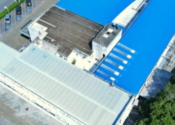 Com 80% dos serviços concluídos, Prefeitura segue com reforma de substituição do telhado do CEM/CEO