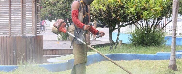 Mais bolsistas do PEAD são convocados para reforçar limpeza pública em Caraguatatuba