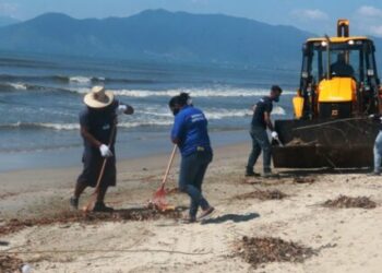 Caraguatatuba reforça coleta de lixo e limpeza de praias durante feriado de Carnaval