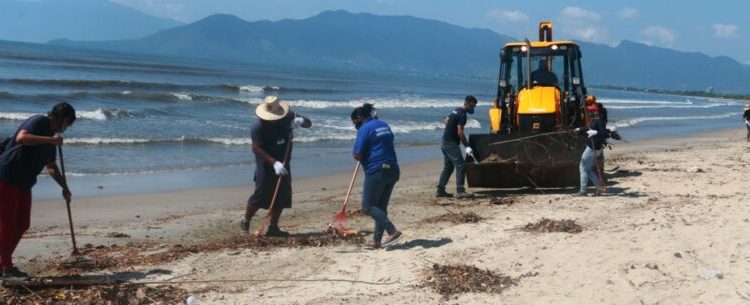 Caraguatatuba reforça coleta de lixo e limpeza de praias durante feriado de Carnaval