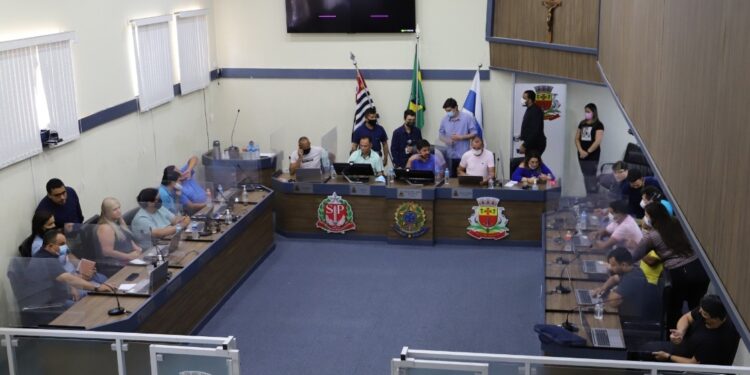 Vereadores participam de treinamento para sistema eletrônico de votação