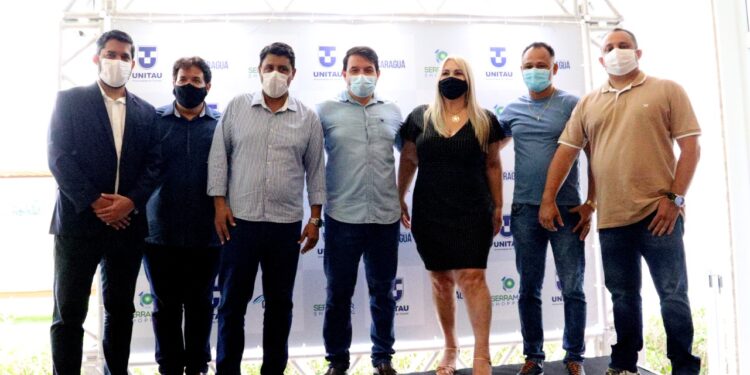 Vereadores participam de lançamento do Campus da UNITAU em Caraguatatuba