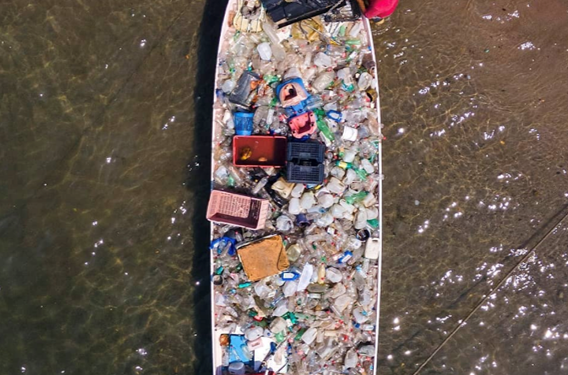 Pescadores de Caraguatatuba participam do Torneio de Pesca de Plástico, evento promovido pela cerveja Corona para limpeza do mar   