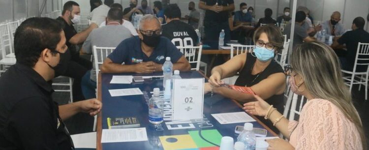 Servidores de Caraguatatuba participam de encontro do Sebrae e FGV e falam sobre compras públicas