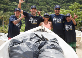 Torneio de Pesca de Plástico: em parceria com pescadores de comunidade local,  Corona resgata meia tonelada de plástico do mar