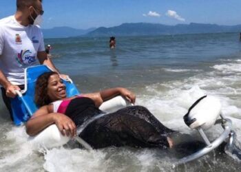 Em um mês de retorno, Praia Para Todos atende quase 300 pessoas em Caraguatatuba