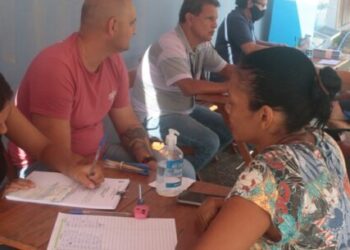 Prefeitura de Caraguatatuba atende 117 munícipes em ação de ligação de esgoto e inspeção de calçada no Gaivotas