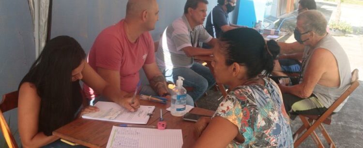 Prefeitura de Caraguatatuba atende 117 munícipes em ação de ligação de esgoto e inspeção de calçada no Gaivotas