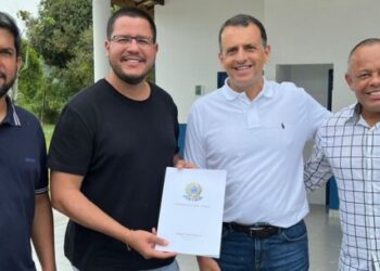 Prefeito Aguilar Junior recebe prestação de contas de deputado federal Marco Bertaiolli