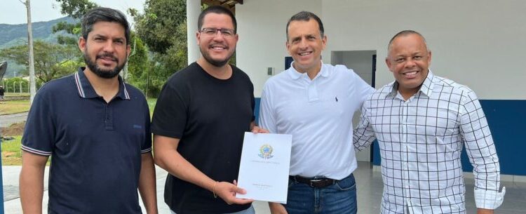 Prefeito Aguilar Junior recebe prestação de contas de deputado federal Marco Bertaiolli