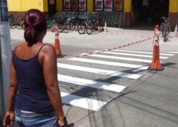 Mais uma via do Morro do Algodão recebe reforço de sinalização asfáltica