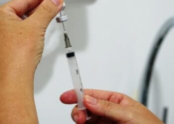 Caraguatatuba vacina 185 pessoas no ‘Dia C’ contra gripe e Covid-19 e segue com imunização durante a semana