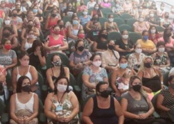 Prefeito de Caraguatatuba recepciona 160 aprovados do Programa Bolsa Trabalho