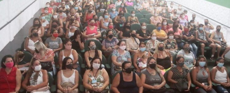 Prefeito de Caraguatatuba recepciona 160 aprovados do Programa Bolsa Trabalho