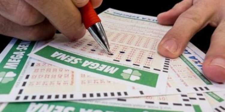 Mega-Sena acumula e prêmio pode chegar a R$ 130 milhões