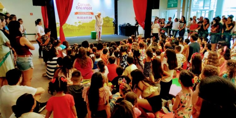 *Mostra “Contos e Encantos” chega com Pinóquio e a Pequena Sereia no Serramar Shopping neste fim de semana*     