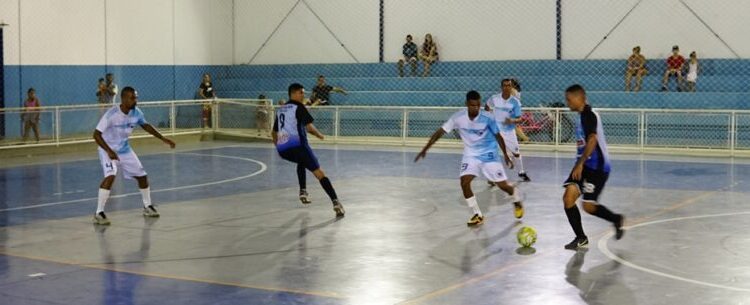 Disputas de pênaltis e goleadas marcam início do Torneio de Aniversário da Cidade de Futsal