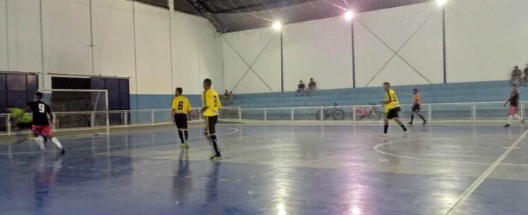 Dois times conquistam vagas para quartas de final do Torneio de Aniversário da Cidade de Futsal