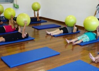 Caraguatatuba oferece aulas de pilates para frequentadores do Ciapi