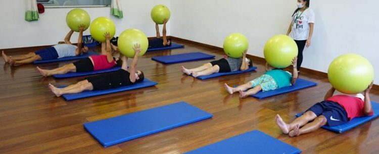 Caraguatatuba oferece aulas de pilates para frequentadores do Ciapi
