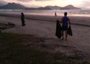 Prefeitura de Caraguatatuba recolhe 30 toneladas de lixo das praias durante feriado de Carnaval