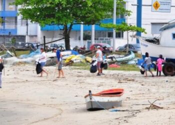 Com previsão de chuvas, ação de limpeza de praia é transferida para 26 de março