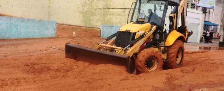 Prefeitura de Caraguatatuba executa trabalho de limpeza após chuvas