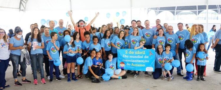 Encontro para conscientização sobre Transtorno do Espectro Autista reúne mais de 150 pessoas na Praça da Cultura