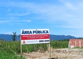Prefeitura de Caraguatatuba retoma área pública invadida no bairro Golfinhos