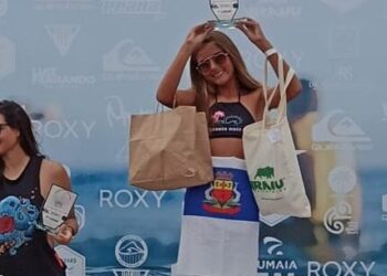 Atleta de Caraguatatuba é campeã na 1ª Etapa do Festival Canela Seca de Longboard no Rio de Janeiro