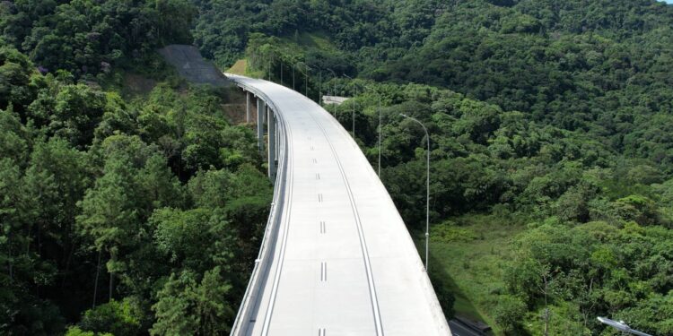 Concessionária Tamoios celebra 7 anos com entrega da Nova Serra