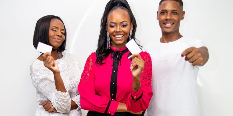 Serramar Shopping lança campanha “Seu amor vale muito” de Dia das Mães e Dia dos Namorados