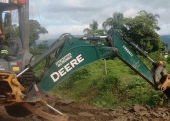 Prefeitura de Caraguatatuba faz manutenção em rua do Morro do Algodão