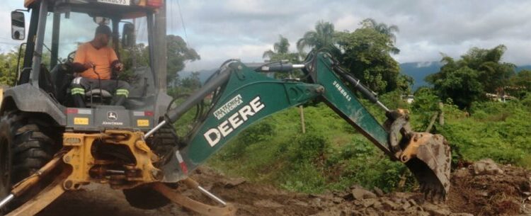 Prefeitura de Caraguatatuba faz manutenção em rua do Morro do Algodão