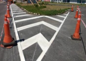 Prefeitura de Caraguatatuba pinta mais de 2,5 km em sinalização viária em várias regiões
