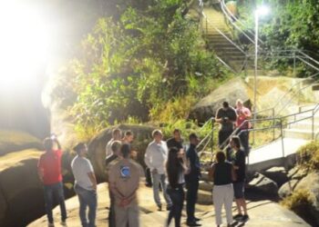 Visitantes e moradores de Caraguatatuba aprovam novas iluminações da Prainha