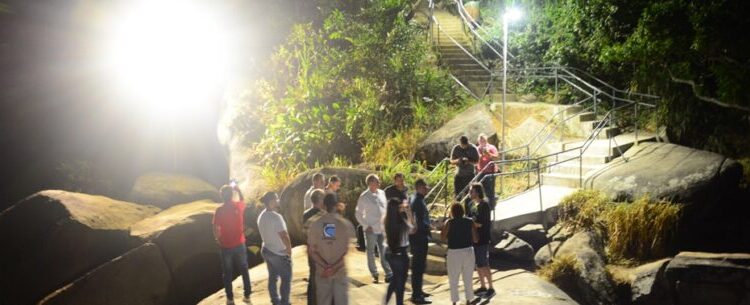 Visitantes e moradores de Caraguatatuba aprovam novas iluminações da Prainha