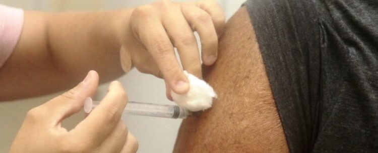 Começa hoje vacinação contra gripe para idosos acima de 60 anos e profissionais da saúde